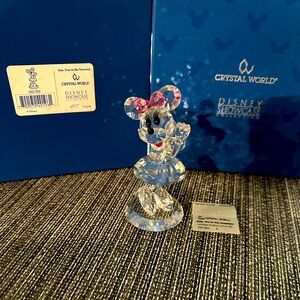 Disney Minnie Mouse crystal world numbered piece.